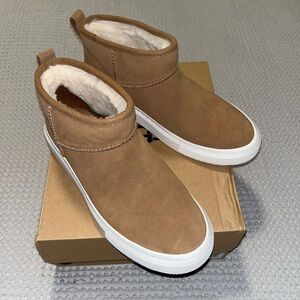 UGG Mini Alemeda Boots, Size 8.5